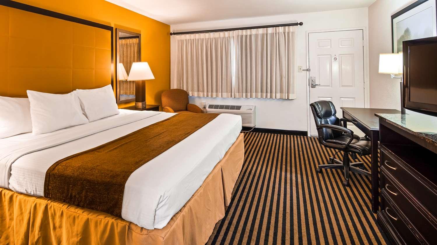 Best Western Town House Motel 3*