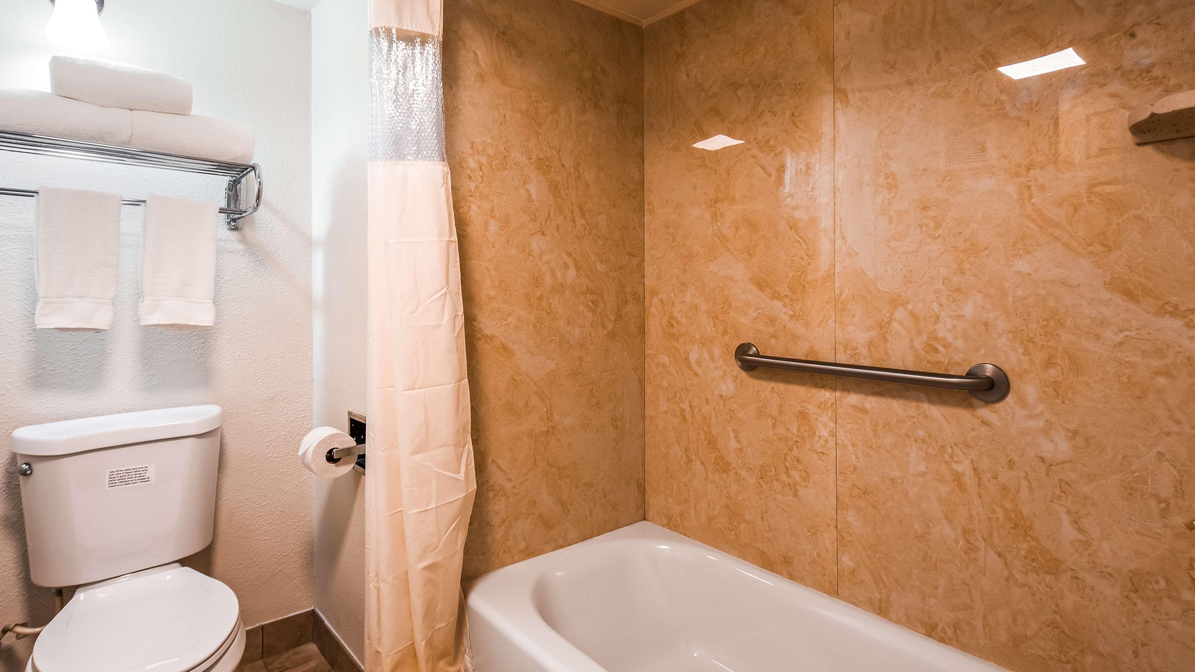 Best Western Town House Motel 3*
